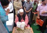 hon'ble governor receiving  uttaranchal tea from the horticulture minister